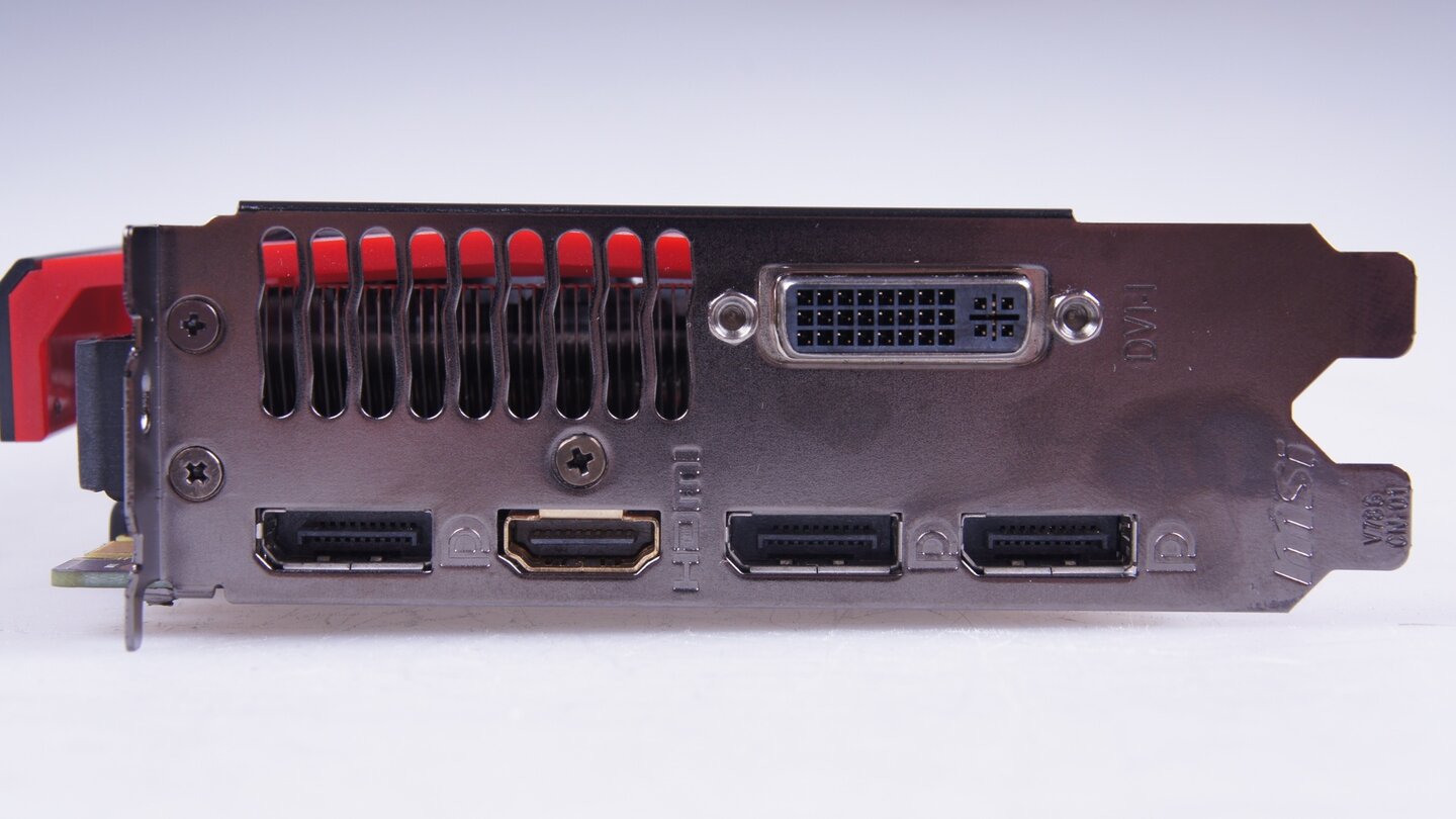 Neben dem klassischen DVI-Port (bis zu 2048x1536@60 Hz) stehen auf der MSI Geforce GTX 960 Gaming 2G noch ein HDMI-2.0-Anschluss (bis zu 3840x2160@60 Hz) sowie drei DisplayPorts 1.2 (bis zu 4096x2160@60 Hz) zur Verfügung. Gleichzeitig nutzen lassen sich maximal vier Anschlüsse.