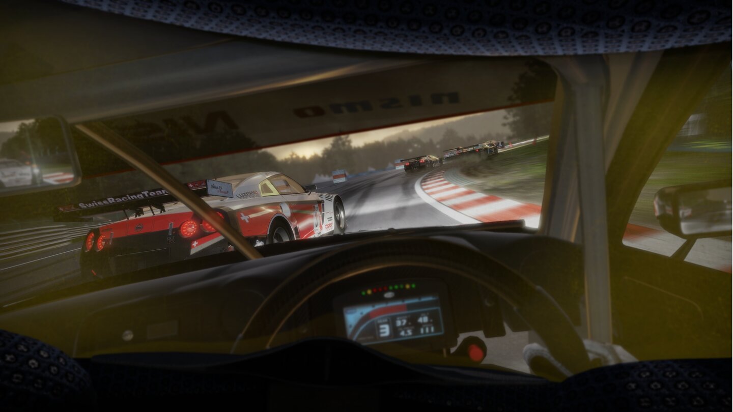 Need for Speed: Shift 2 Unleashed Die neue Helmkamera soll ein noch intensiveres Fahrgefühl als bei der bereits grandiosen Cockpit-Perspektive erzeugen.