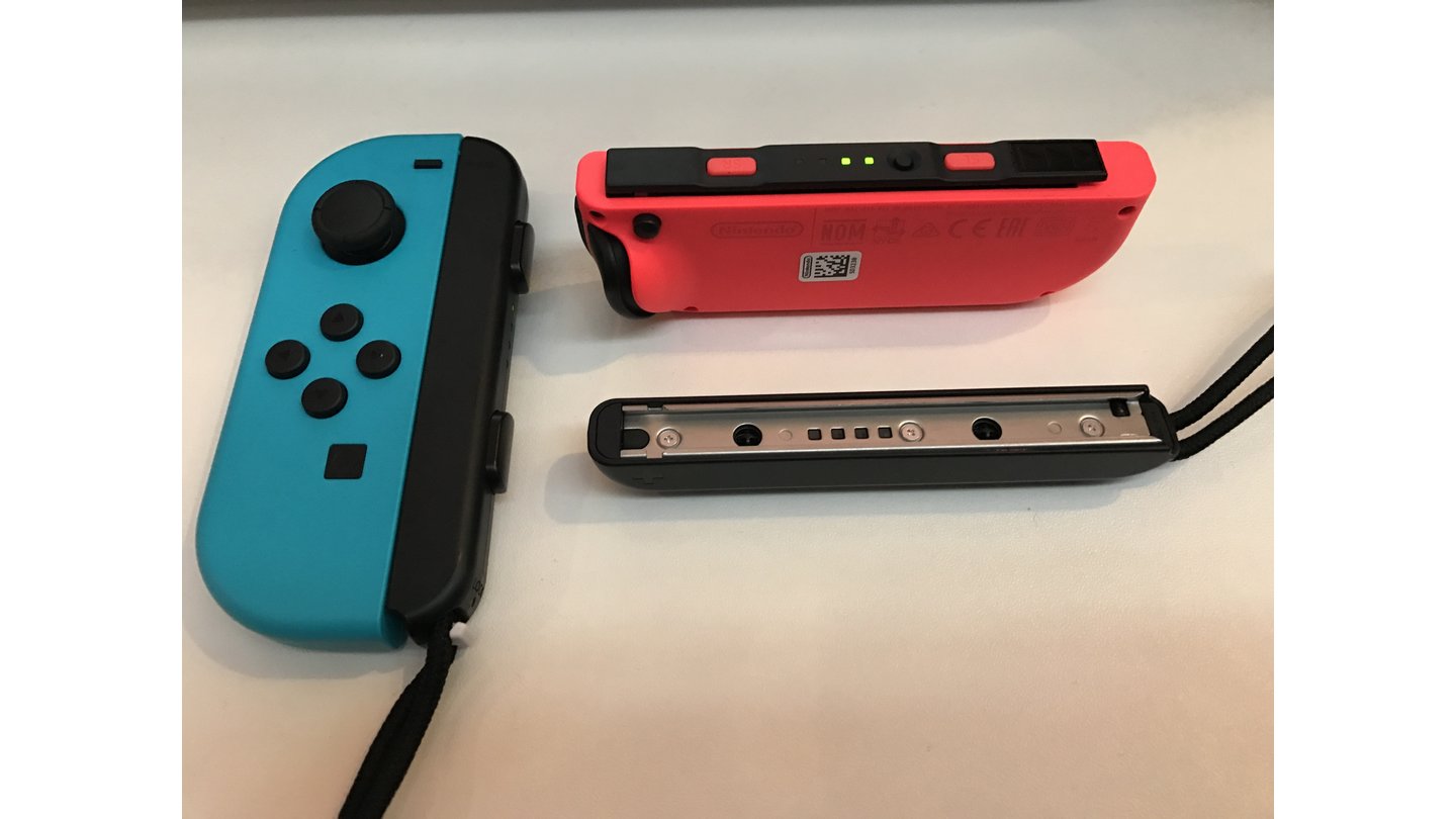 Nintendo Switch ControllerDank eines cleveren Mechanismus ist es leicht, die Armbänder schnell an- und abzubauen.