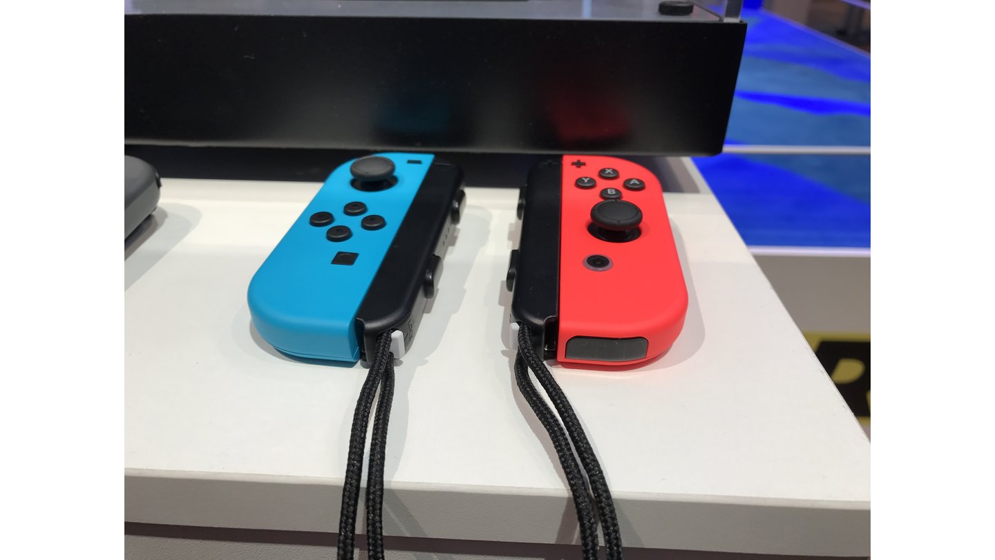 Nintendo Switch ControllerEin paar Joy-Con liegt der Konsole bei. Wer ein zweites braucht, muss den Geldbeutel weit aufmachen.