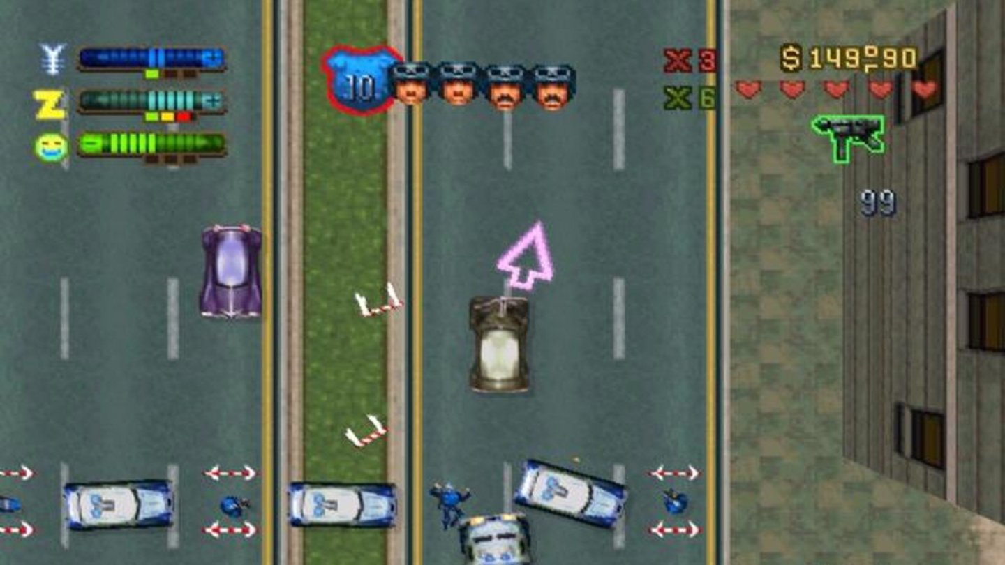 GTA 2 (1999)
Der zweite Teil der der GTA-Serie, GTA 2, erscheint 1999 für den PC, die Playstation, Dreamcast und den GameBoy Color. Spielerisch unterscheidet sich GTA 2 nicht wesentlich von seinem Vorgänger – Aufträge können nun für verschiedene Gangs erledigt werden, die sich untereinander bekämpfen, und der Spielstand kann in Kirchen gegen Bares abgespeichert werden. Neben den Hauptaufträgen können Spieler außerdem auch Geld verdienen, indem sie als Taxifahrer oder Busfahrer arbeiten und mit besonderen Waffen eine vorgegebene Anzahl von Abschüssen erreichen.