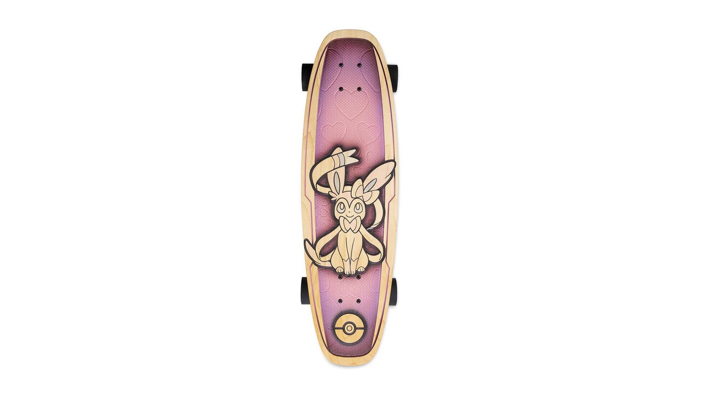 Feelinara auf einem Skateboard.