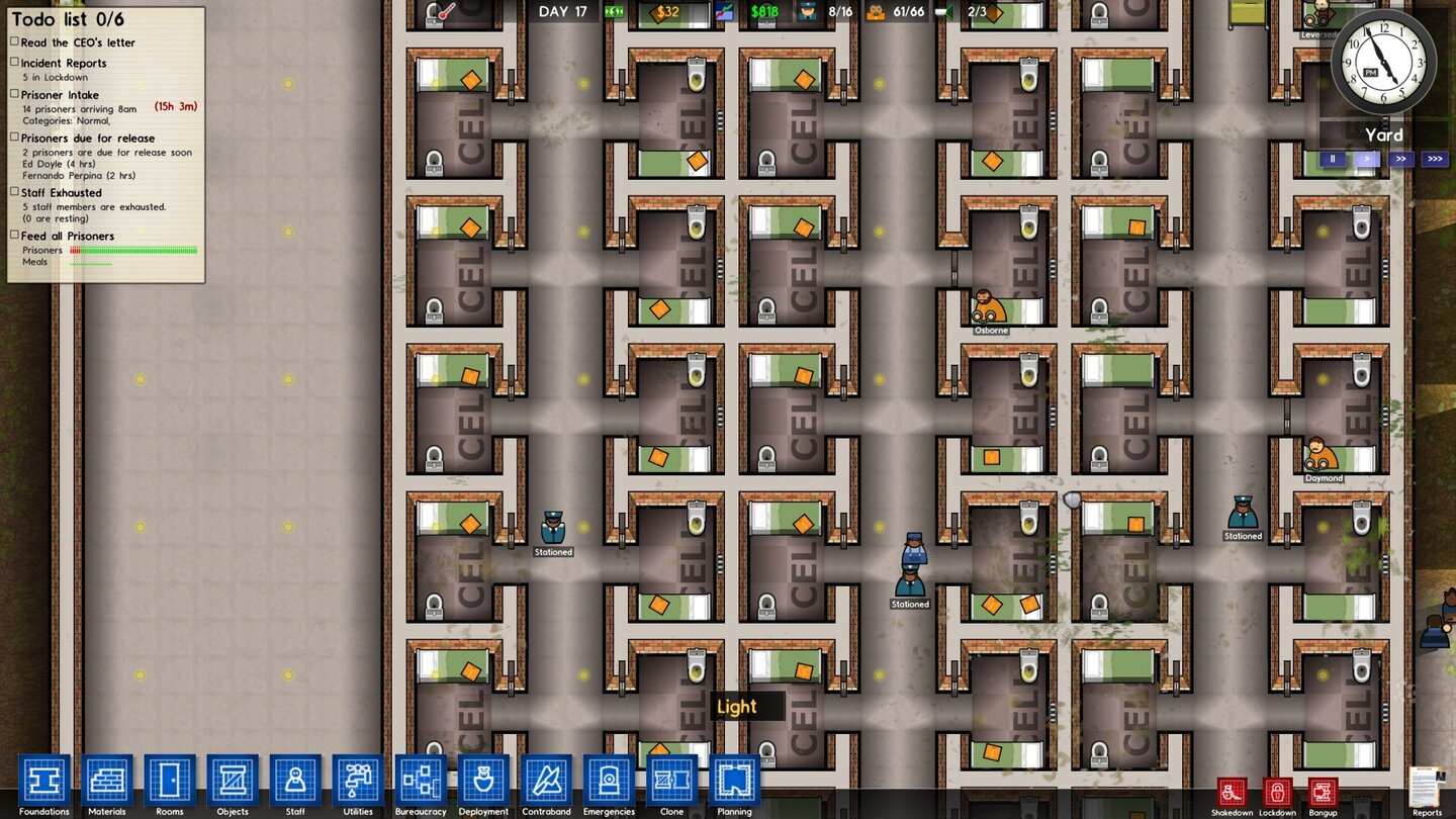 Prison Architect
In der Mitte steht unser zu klein gewordener Zellblocktrakt A, links bereiten wir bereits den Anbau vor.