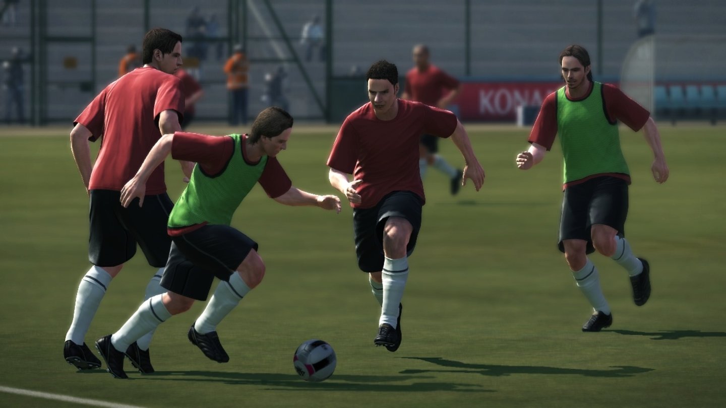 Pro Evolution Soccer 2010 Unser Eigenbau-Spieler bestreitet eines von vielen, vielen Trainingsmatches.