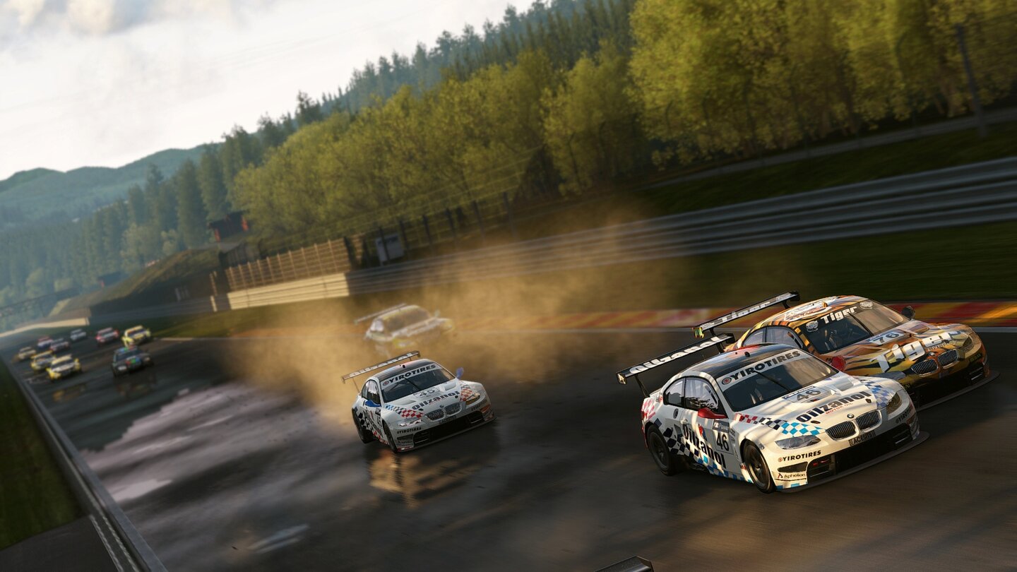 Project Cars Im BMW M3 über den Nürburgring. In Multiplayer-Rennen können bis zu 32 Fahrer an den Start gehen.