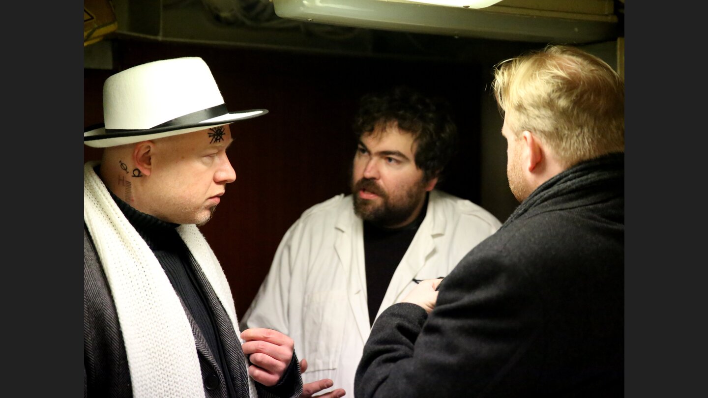 Ob der Doktor der Hesperios mit seinen Tabletten gehandelt hat? Gerüchteweise war er auf dem Schiff eh nur untergetaucht um nicht wegen Kunstfehlern verurteilt zu werden.