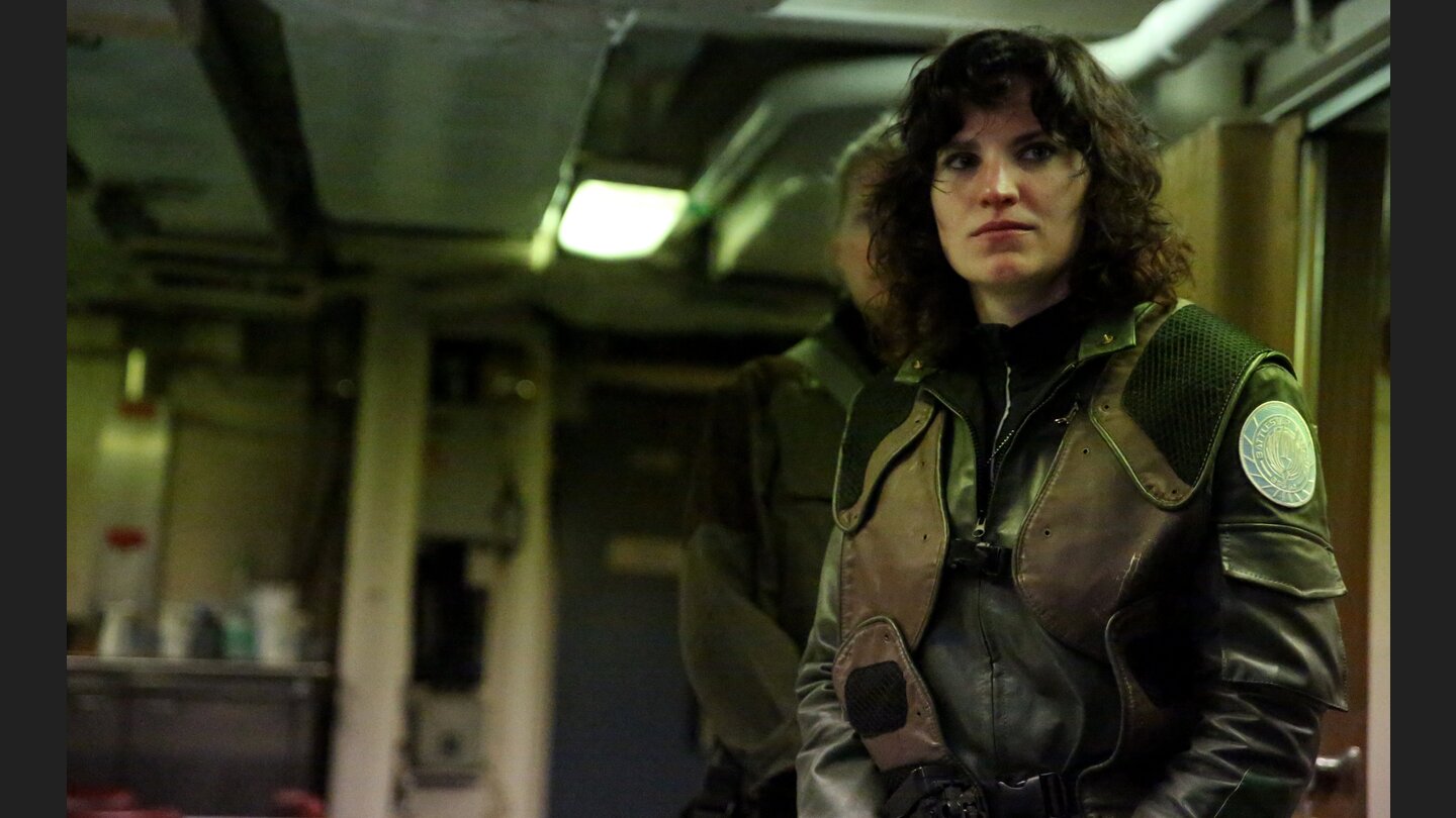 Laura Rocket Shiva, Viper-Pilotin über die man sich die spannendsten Geschichten erzählte. Leider ohne Viper auf der Hesperios gestrandet. Pech.
