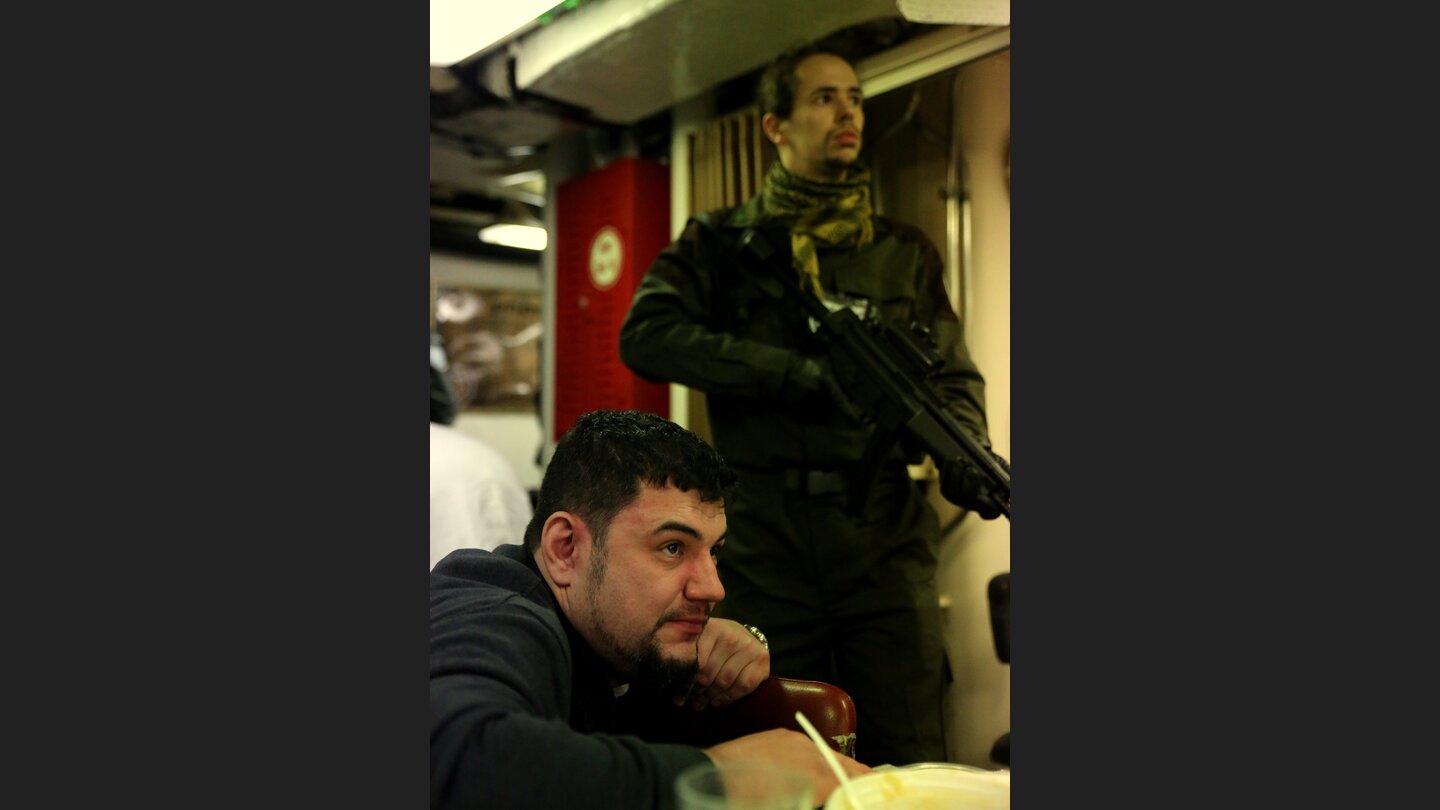In Konfliktsituationen hieß es Kopf unten halten und ruhig bleiben. Jeder fürchtete um sein Leben.