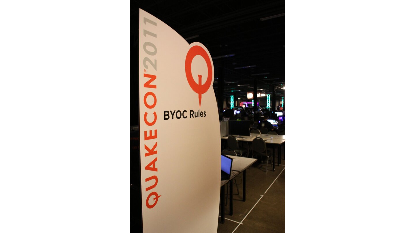 QuakeCon 2011BYOC - Bring your own computer. Wer mitspielen will, bringt seine eigene Ausstattung nach Dallas.