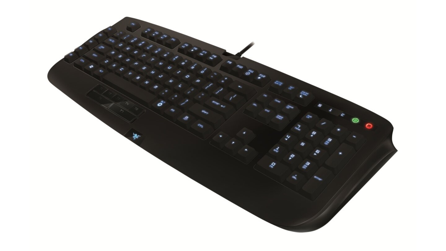Die Razer Anansi ist eine Tastatur in Standardlayout, die auf wenig Raum viel bietet.