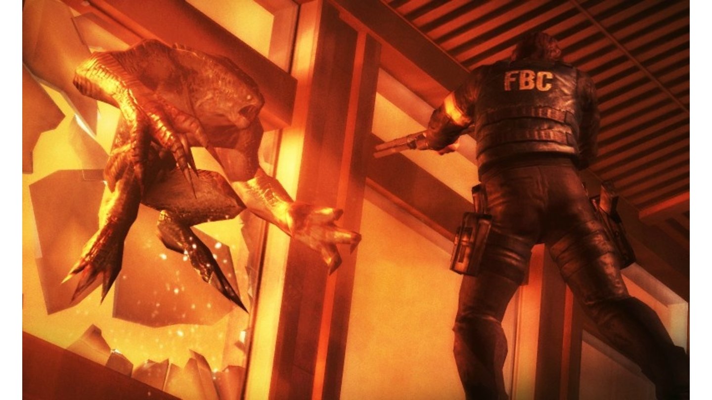 Resident Evil: RevelationsBei den Gegnern trifft man auch auf alte Bekannte. Hier springt ein Hunter durch die Scheibe.