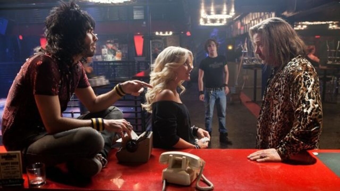 Rock of AgesLonny, Sherry und Dennis wollen den Bourbon Room vor der Pleite retten.