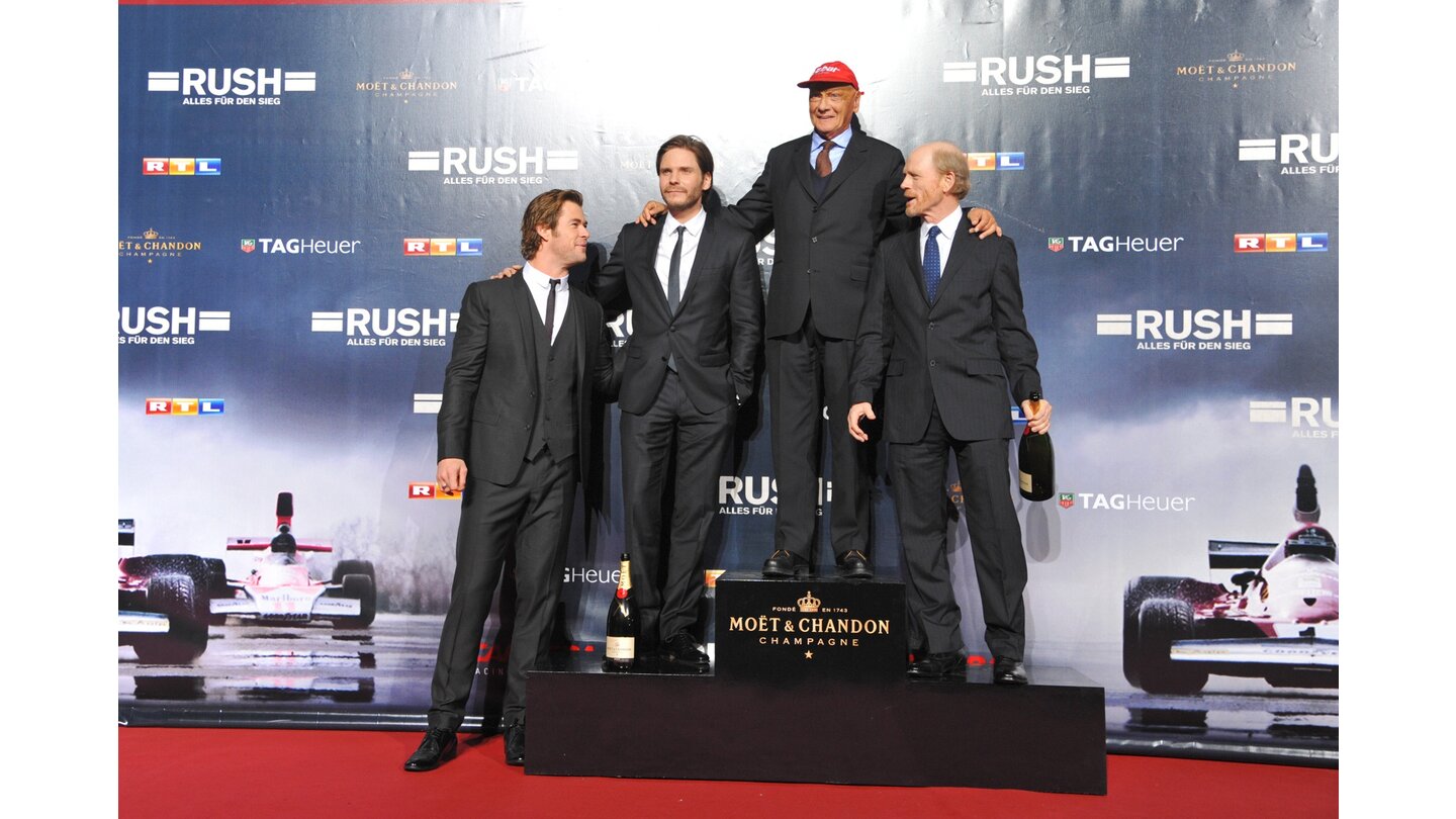 RushIn Köln gab es Grund zum Feiern: Chris Hemsworth, Daniel Brühl, Niki Lauda und Ron Howard waren anwesend, um Rush dem deutschen Publikum zu präsentieren.