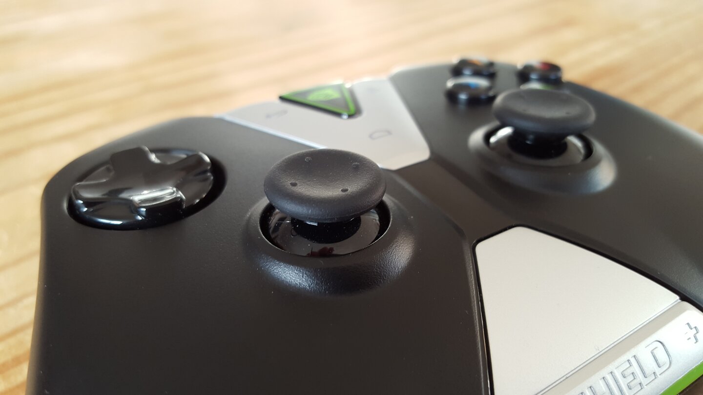 Shield Android TV: Das Gamepad ist gut für größere Hände geeignet