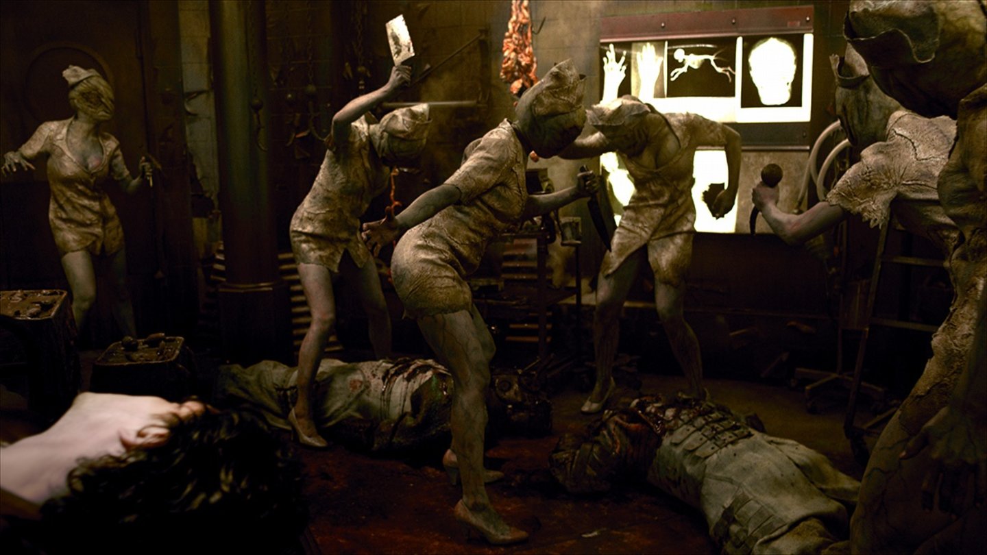 Silent Hill: Revelation 3DDie blinden Schwestern bewegen sich nur, wenn sie Geräusche hören.