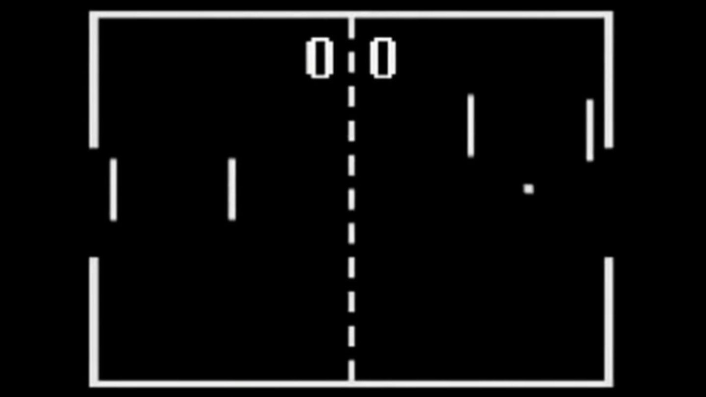 Soccer PongAls der Ball noch nicht rund war: Im Jahr 1977 sieht Fußball, zumindest auf dem Bildschirm, noch ganz anders aus. Im Rahmen der Sportspiel-Sammlung Video Olympics veröffentlicht Atari eine Fußball-Variante ihres Videospiel-Klassikers Pong, unter anderem für den Atari 2600. Und siehe da: Schon mit einfachsten Mitteln kommt Spielspaß auf. Zwei Balken symbolisieren jeweils Torwart und Spieler. Gebolzt wird wahlweise gegen die KI oder einen menschlichen Mitspieler.