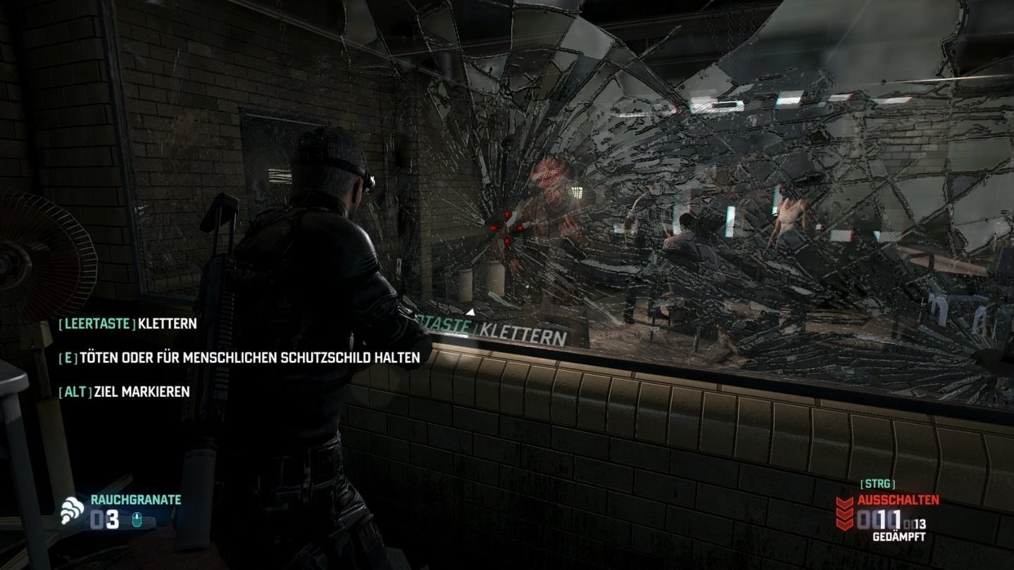 Splinter Cell: Blacklist (PC-Screenshots)Hinter dieser kaputten Glasscheibe wird gerade jemand gefoltert.