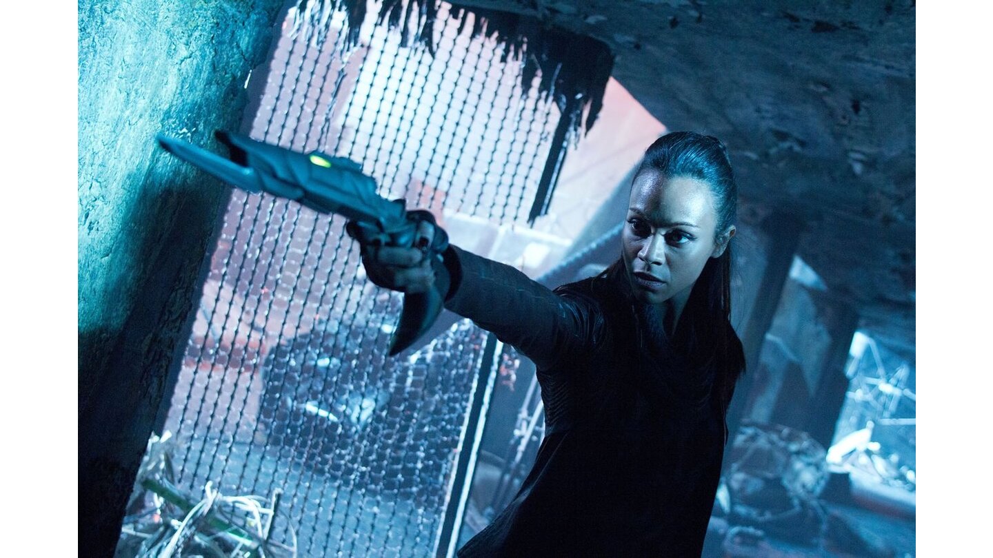 Star Trek Into DarknessUhura (Zoë Saldana) kann nicht nur fließend Klingonisch sprechen, sie darf auch in die Action des Filmes eingreifen.