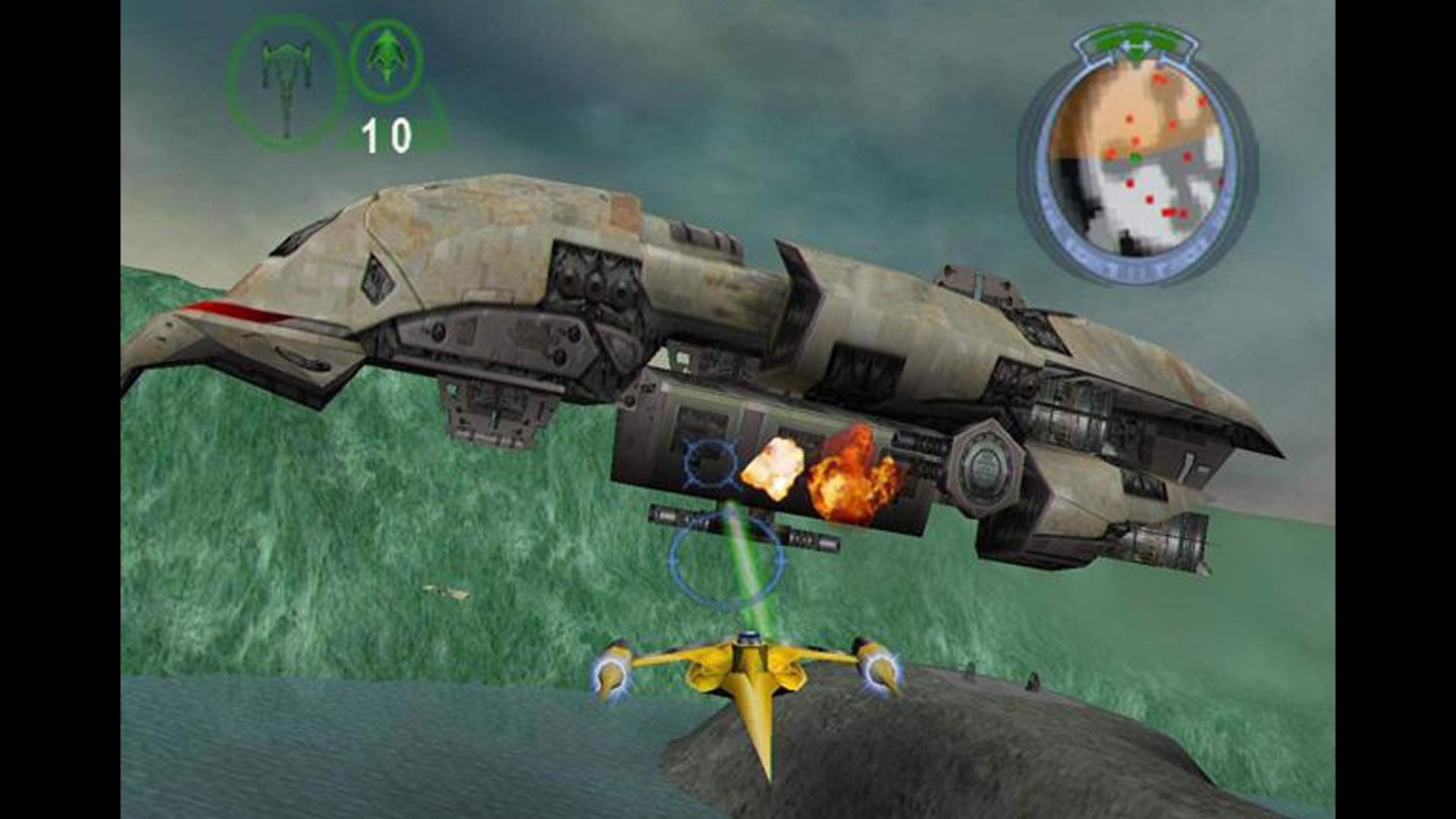 Episode 1: Battle for Naboo (2000)Battle for Naboo wurde von Factor 5 entwickelt, den Machern von Rogue Squadron und ist dementsprechend eine Art Fortsetzung des beliebten Actionspiels. Dazu hat man anscheinend die Backup-Daten von Rogue Squadron herausgekramt und einen großen »Episode 1«- Sticker darauf geklebt. Statt Luke Skywalker ist man nun ein belangloser Naboo-Offizier und statt in X-Wings nimmt man in irgendwelchen Polizei-Raumjägern Platz. Auch dank der mittlerweile veralteten Technik ließen wir Naboo damals lieber untergehen.