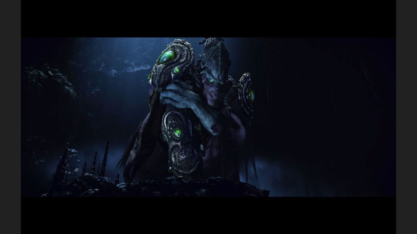 Zeratul: Zeratul ist ein Dunkler Templer, dessen Vorfahren vor mehr als Tausend Jahren von der Protoss-Welt Aiur verbannt wurden. Als er den Zerg-Zerebraten Zasz tötete, wurde Zeratuls Geist für kurze Zeit mit dem des Overminds verbunden. Durch die mentale Verschmelzung mit dem kollektiven Willen der Zerg, offenbarte Zeratul dem Overmind unwissentlich die Position des Protoss-Heimatplanten. Obwohl der folgende Zerg-Ansturm Aiur verwüstete, gelang es den Protoss dank Zeratuls Wissen um die Macht der dunklen Templer den Over-Mind zu zerstören.