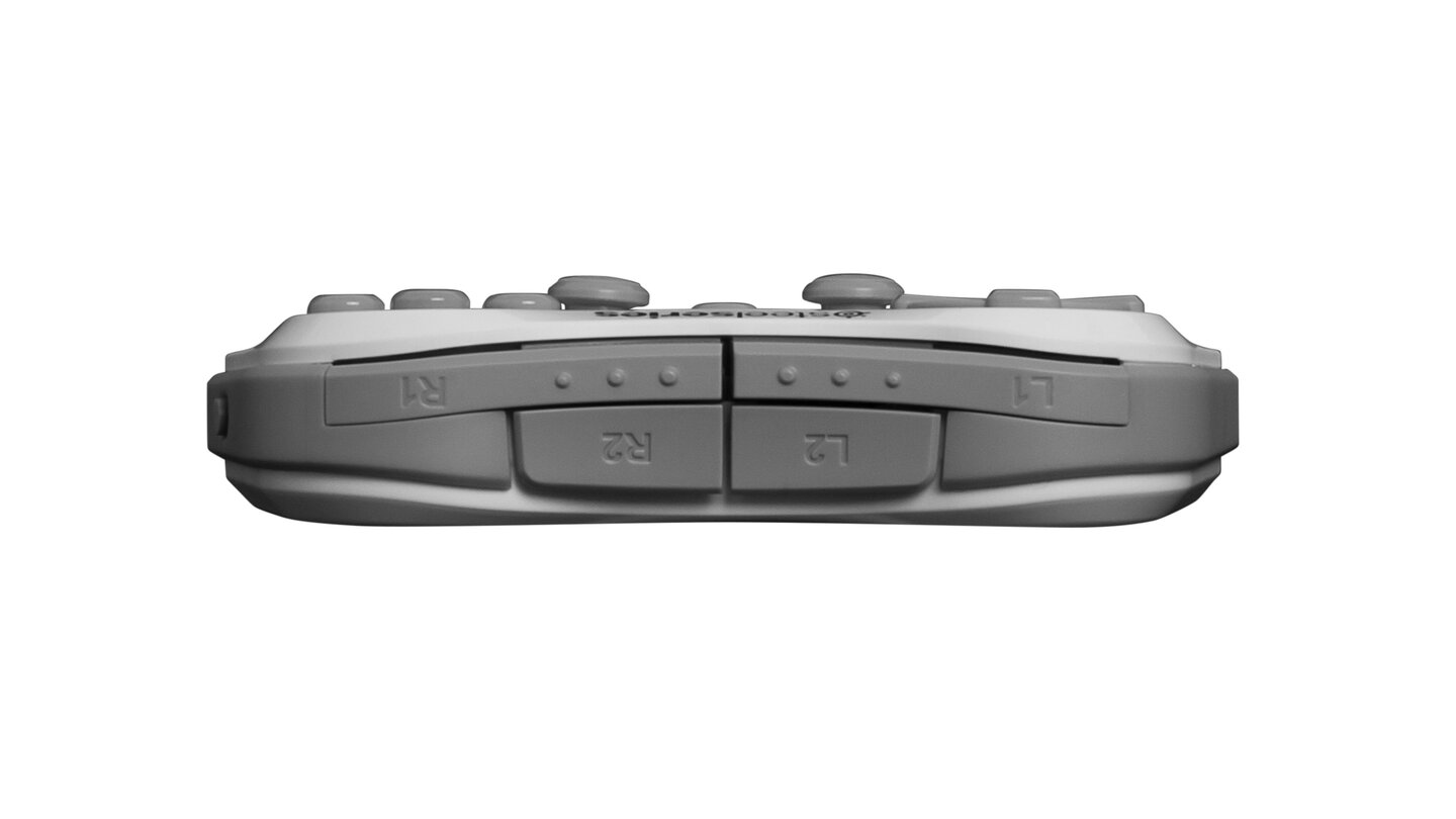 Steelseries StratusDie Buttons L1 und R1 am Rücken des Gerätes sind nur durch ihre längliche Form nur mit gekrümmten Fingern gut zu erreichen.