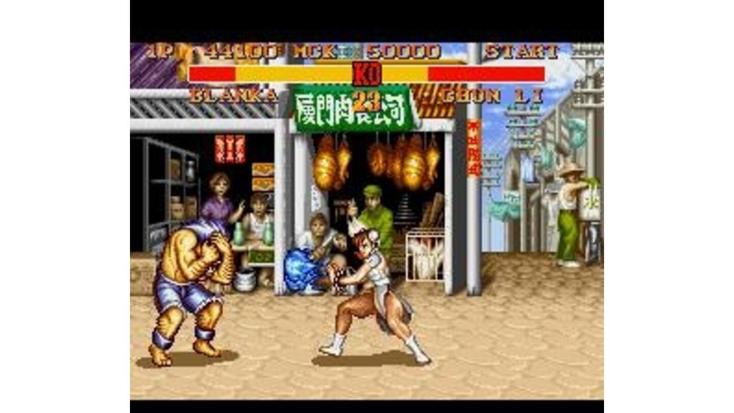 In this version, Chun-Li has a fireball: it's very similar of Dhalsim's; the only difference is the color.