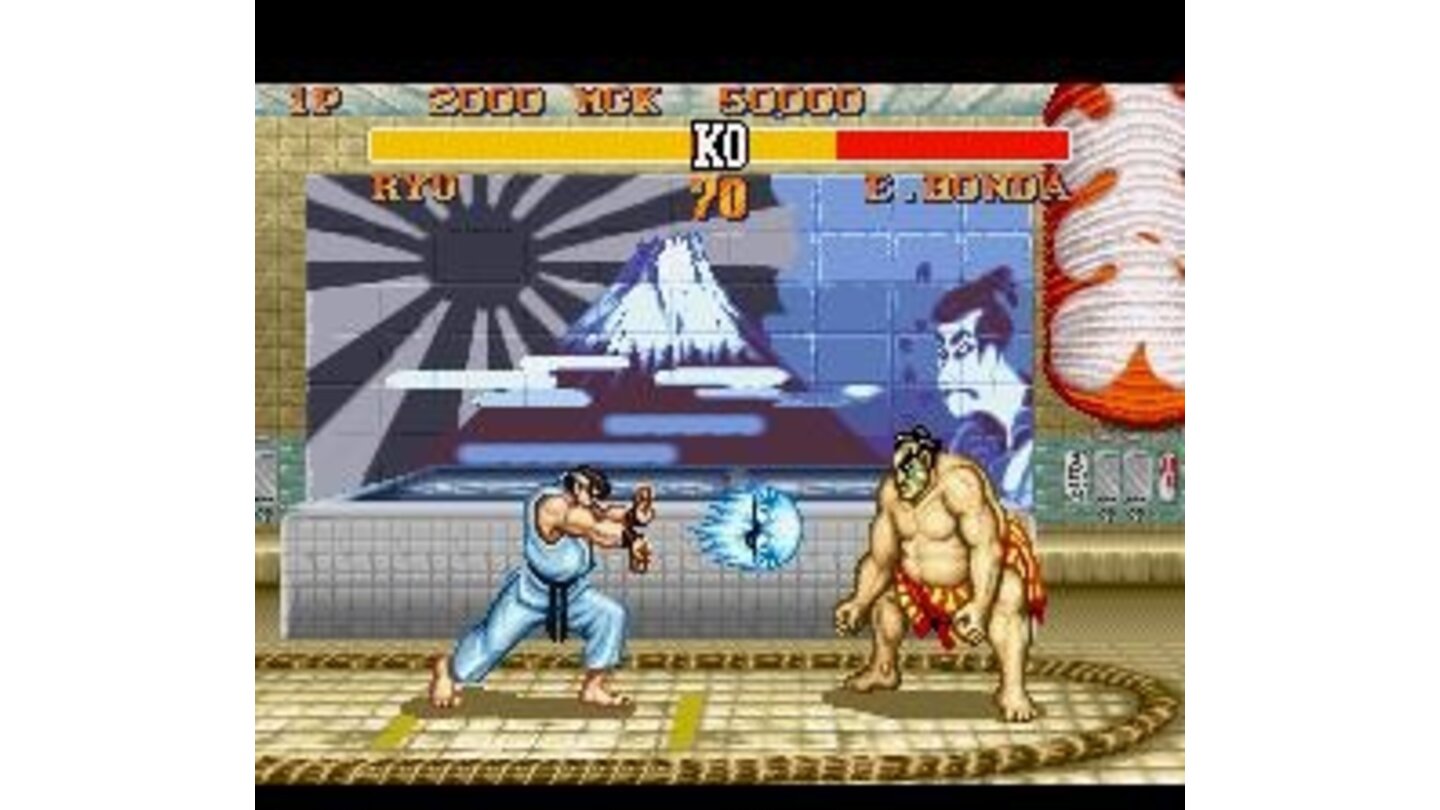 Ryu throws a Hadouken in direction to Honda, but what will do the Sumo fighter: jump or defend?