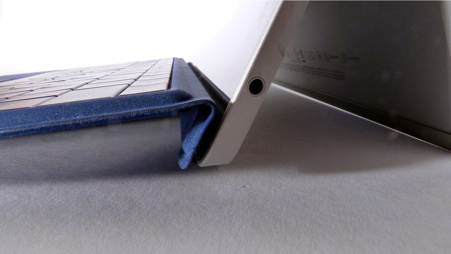 Surface 3 - Keyboard angewinkelt