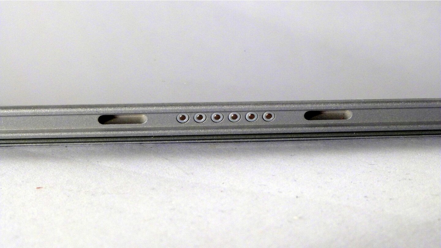 Surface 3 - Magnetanschluss am Tablet