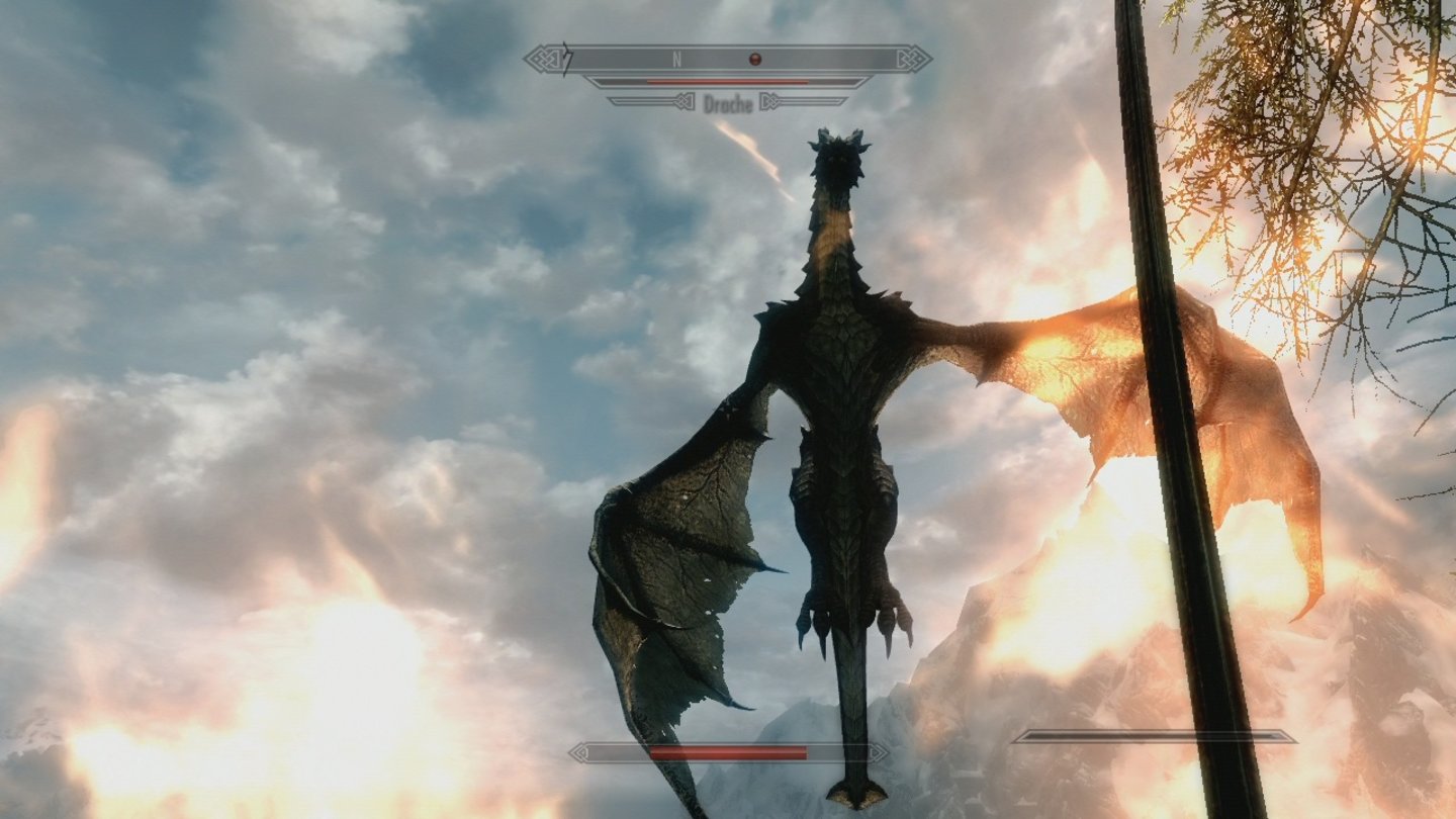 The Elder Scrolls 5: Skyrim (Xbox 360)Während der Feuerspucker durch die Luft fliegt, ist er schwer zu erwischen.