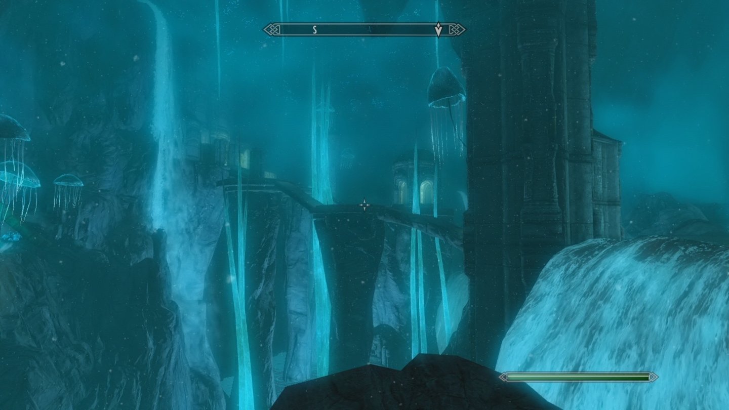 The Elder Scrolls 5: Skyrim (Xbox 360)Das Licht der Leuchtpilze lässt diese unterirdischen Wasserfälle erstrahlen.