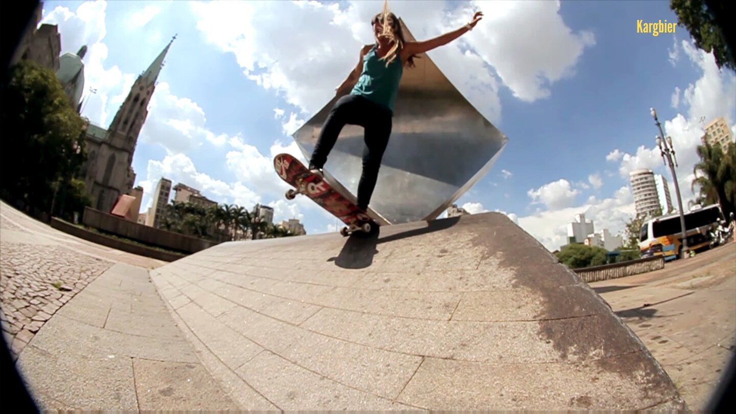 Tony Hawk's Pro Skater 5 - Bilder aus der Xbox One-VersionMüssen in jedem Tony Hawk dabei sein: Videos mit der prominenten Skater-Riege, hier mit Leticia Bufoni aus Brasilien.