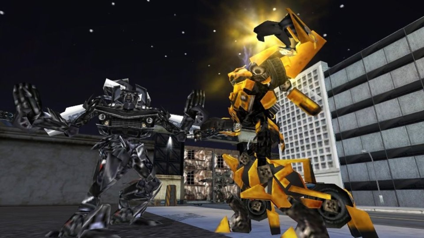 Transformers (2003)
Das Beat’em Up Transformers erscheint 2003 nur in Japan für die Playstation 2 und schickt den Spieler als Autobot oder Decepticon in Roboternahkämpfe. Im Verlauf des Spiels können neue Charaktere für beide Seiten freigeschaltet werden (Rodimus Prime, Galvatron, Sixshot).