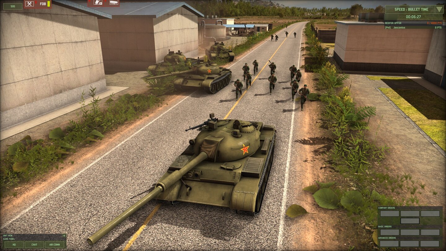 Wargame: Red Dragon
Wir lassen Infanterie und Panzer gemeinsam auf eine Industrieanlange vorstoßen. Der kombinierte Einsatz der Waffengattungen ist für jede Situation Pflicht, Panzer spammen führt zu einem Schützenfest bei der feindlichen Anti-Panzertruppe.