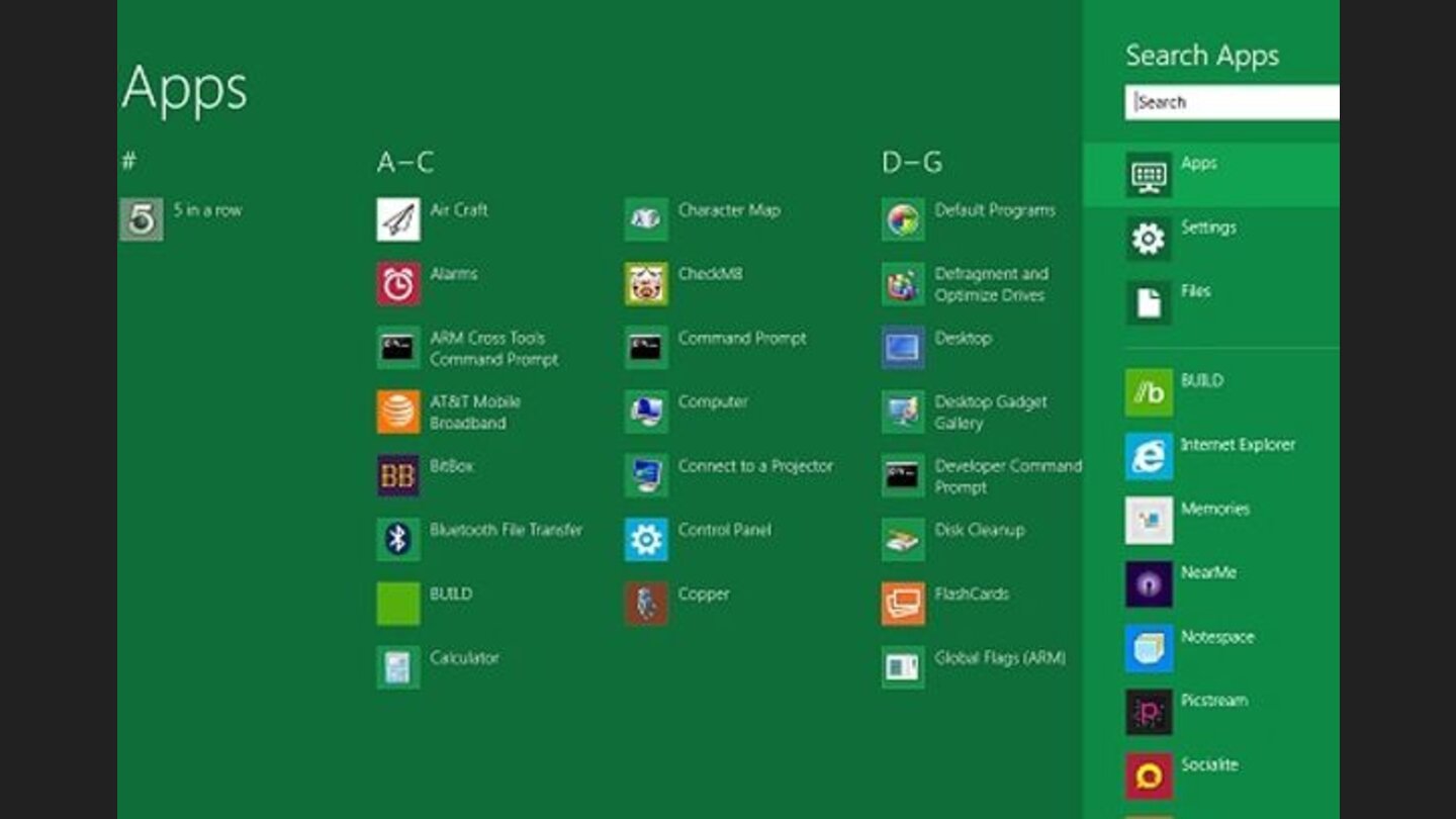 Die Suche sieht so aus wie bei Windows Phone 7 Mango und zeigt beim Tippen schon passende Suchergebnisse an.