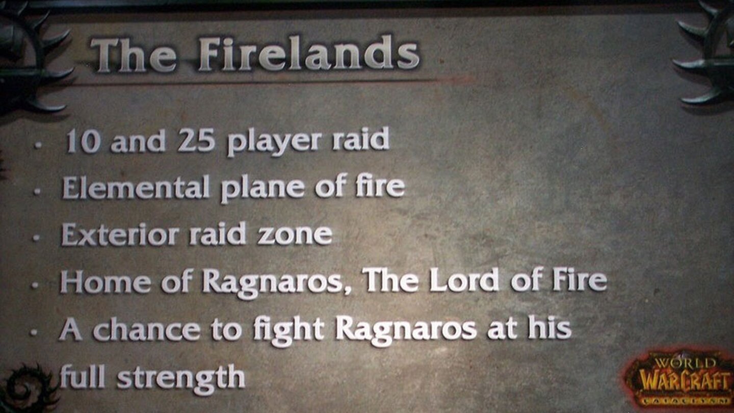 Über die Feuerlande (Firelands) ist bislang kaum etwas bekannt, außer dass sich hierbei um die Element-Ebene des Feuers handelt und Ragnaros dort in der Sulfuron-Feste auf übermütige Helden wartet, um sich an ihnen für seine Niederlage im Geschmolzenen Kern zu rächen.
