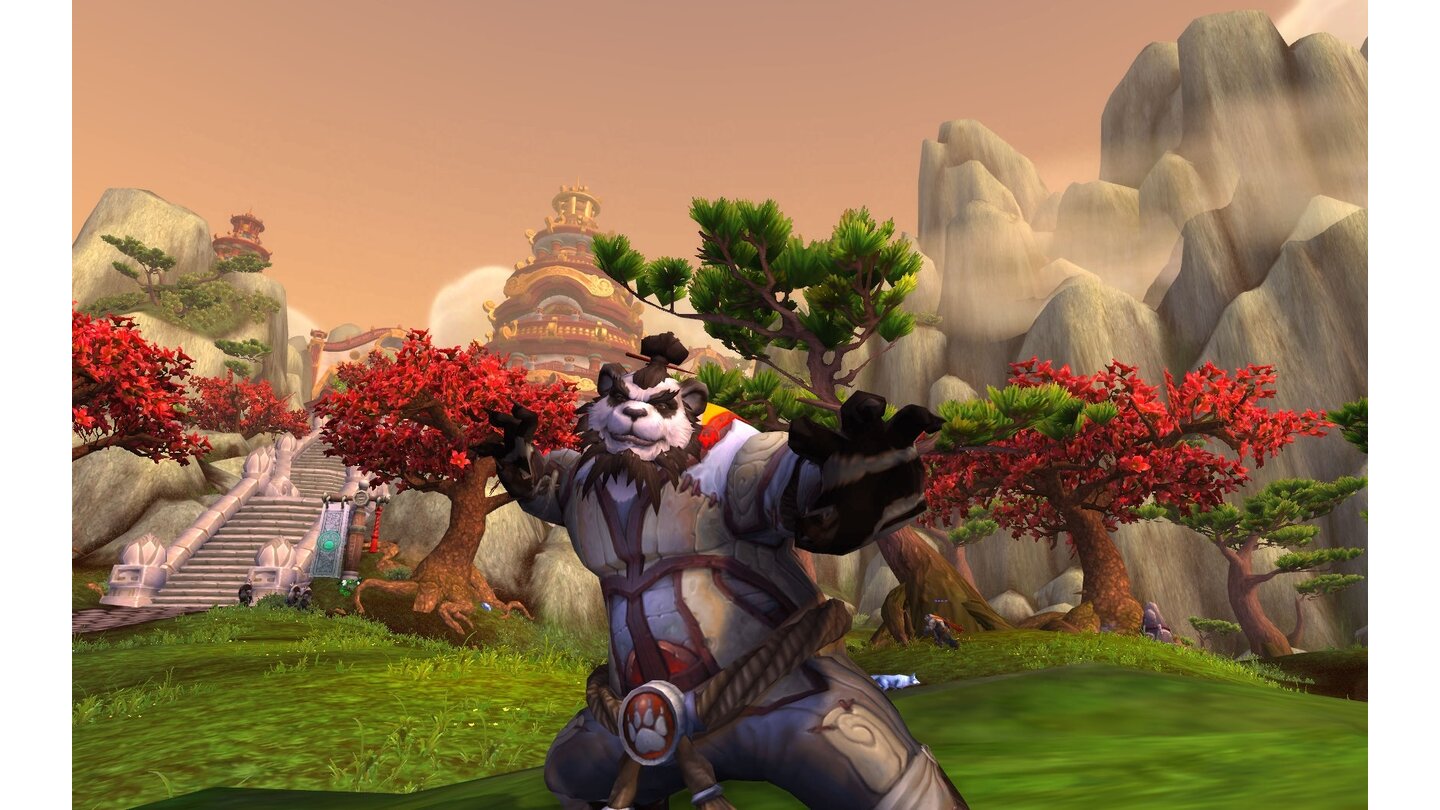 WoW: Mists of PandariaKung-Fu-Pandas in World of Warcraft? Jawohl, denn mit Mists of Pandaria erweitert Blizzard das Online-Rollenspiel um den Kontinent Pandaria. Dort wohnt die neue spielbare Rasse der Pandaren. Als neutrale Fraktion beginnend, dürfen sich die Kampf-Bären nach dem Tutorial entweder der Allianz oder Horde anschließen. Neben der Erhöhung der Maximalstufe auf Level 90 wird unter anderem auch die Klasse des Mönchs neu eingeführt.