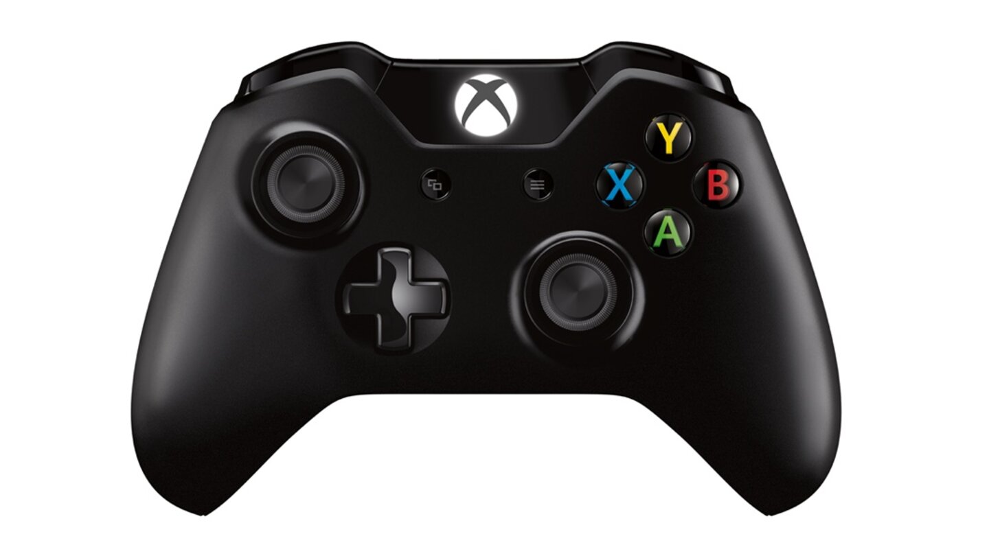 Der Xbox One Controller
Oberflächlich betrachtet, das gesteht sogar Microsofts Zubehör-Manager Zulfi Alam ein, wirkt er wie ein Zwilling des vertrauten Modells für die Xbox 360. »Aber er ist dennoch vollkommen anders!«, sagt Alam. Er muss es wissen, denn er hat 2011 – als die Xbox One unter dem Codenamen Durango Gestalt annahm – die Pläne für den neuen Controller angestoßen. Hunderte von Stunden haben Alam und sein Team investiert, um bei Gamern Raum für Verbesserungen und Kritikpunkte zu erfragen: Reagieren die Tasten sensibel genug, fühlt sich das Material gut an, wie wär’s mit einem Geruchs-Ausdünster, einem Bildschirm oder Lautsprechern im Gamepad?
Fast zweieinhalb Jahre Arbeit und 100 Millionen US-Dollar sind laut Microsoft in die Entwicklung, Testreihen, Prototypen und Feedback-Auswertung geflossen. Das Resultat wirkt wie eine konsequente Weiterentwicklung.