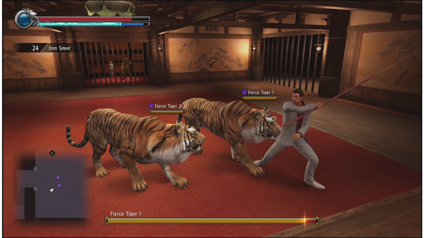 Yakuza Kiwami 2Die Kampagne hält immer wieder Überraschungen parat. Hier muss sich Kazuma zwei Tigern stellen.