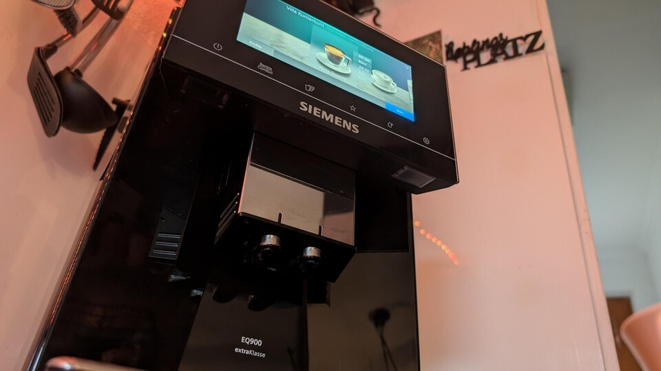 Da ist er: mein Siemens EQ900. Das große Display ist super, aber was ihn wirklich so gut macht, steckt unter der Haube.