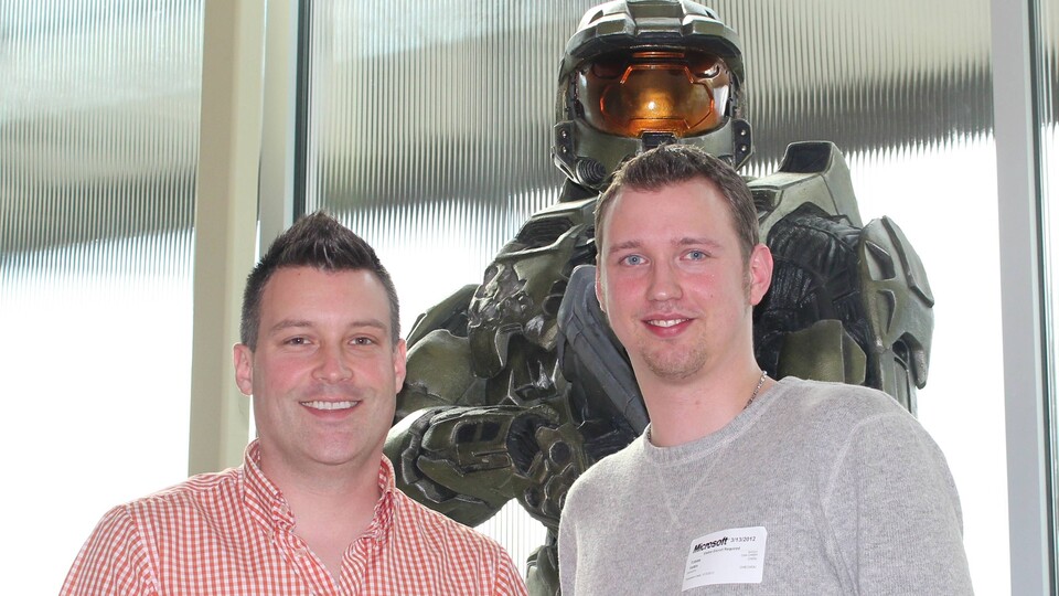 Tobi traf Josh Holmes 2012 in Seattle bei der Vorstellung von Halo 4.