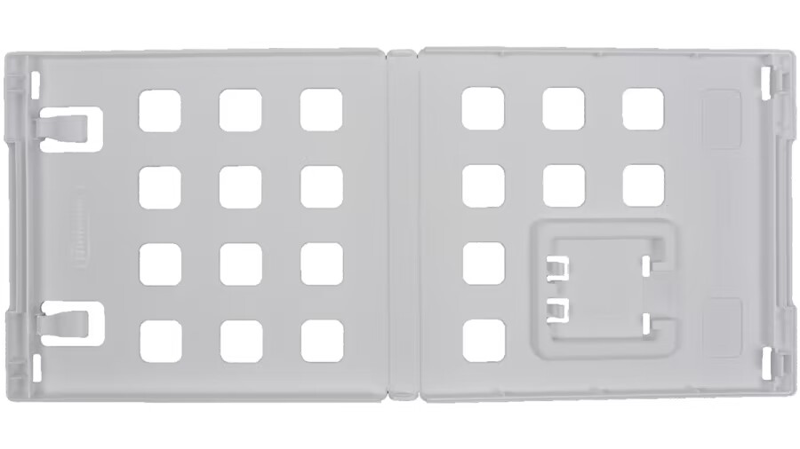 So sieht eine 3DS-Plastikhülle ohne Einsätze aus. (Bild: © Nintendo)