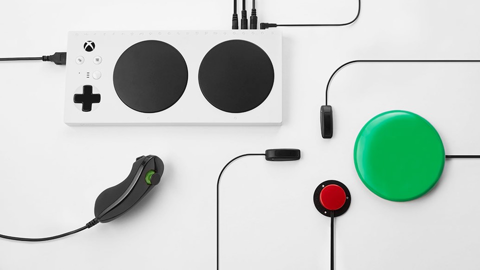 Der Xbox Adaptive Controller macht das Spielen besonders für Menschen mit motorischen Einschränkungen zugänglicher.