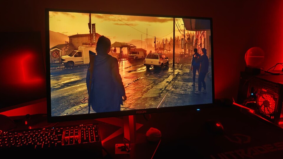 Tipp eines Horror-Genießers: Fahrt die Rollläden runter und schafft euch eine stimmige Beleuchtung. Dann wirkt Alan Wake 2 gleich doppelt so intensiv!