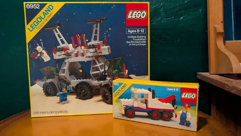 Die beiden LEGO-Sets sind knapp 40 Jahre alt. (Bild: terpfear auf Reddit)
