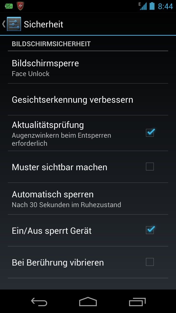 Die Face-Unlock-Funktion erweitert Google um das Blinzel-Feature und ermöglicht eine bessere Gesichtserkennung, indem verschiedene Gesichtsaufnahmen (rasiert/unrasiert) eingelesen werden.