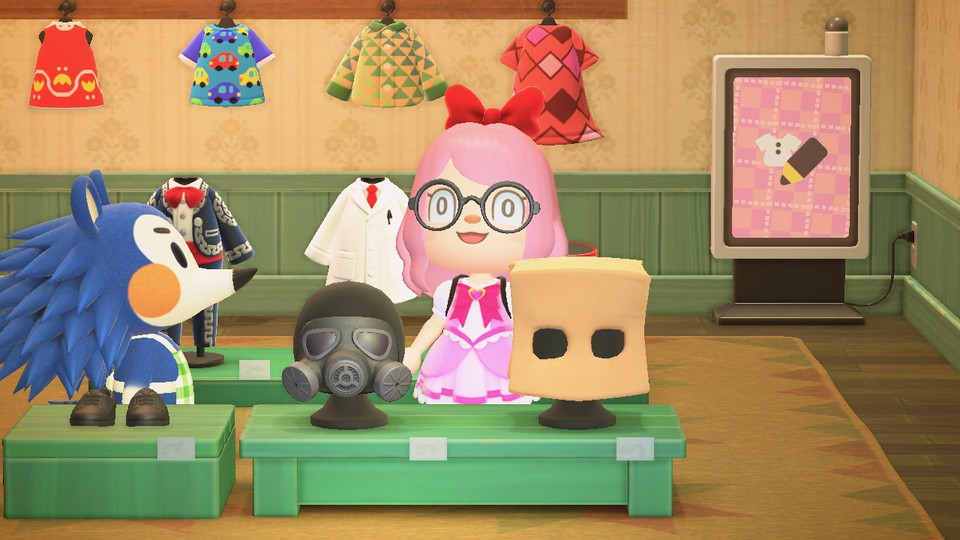 Zwar war es in Animal Crossing auch vorher schon möglich, den Spielfiguren unabhängig vom Geschlecht Kleider oder Hosen anzuziehen, doch wurden männliche Avatare von Shop-Besitzerin Mabel mit komischen Sprüchen bedacht. Das ist in New Horizons nun nicht mehr der Fall.