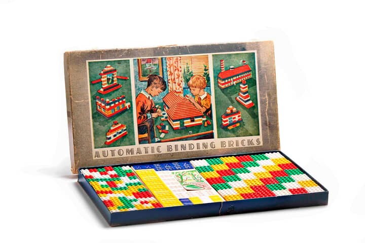 Das waren die ersten Klemmbausteine von LEGO. (Bild: LEGO)