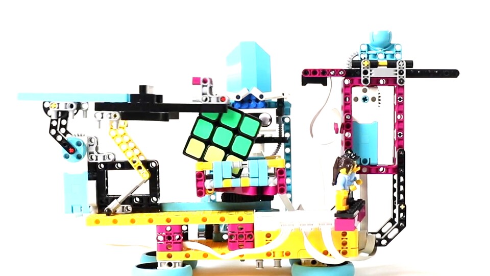 Hier seht ihr den LEGO-Roboter am Werk (Bild: Screenshot Antons Mindstorms youtube.comwatch?v=4PlHQtcdYII).