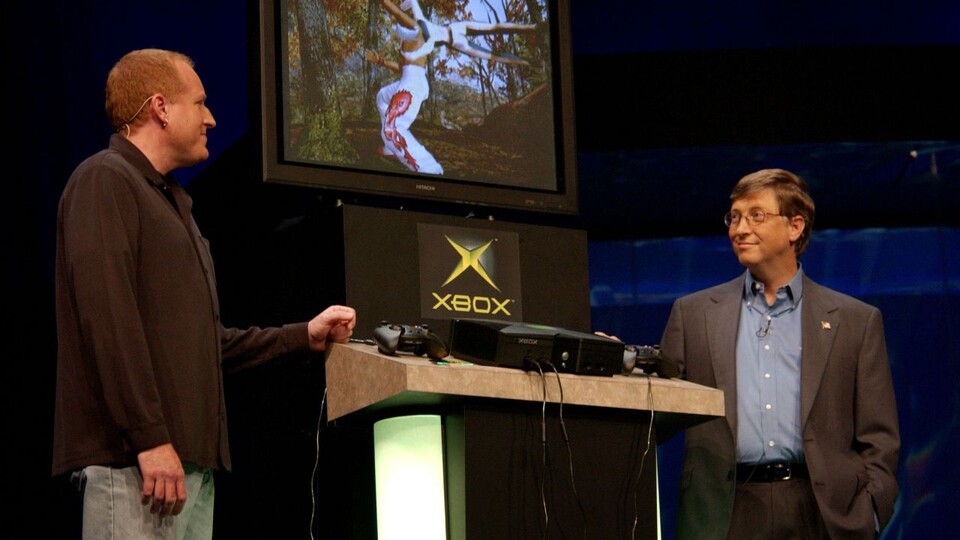 Blackley mit Bill Gates bei der Präsentation der Xbox.